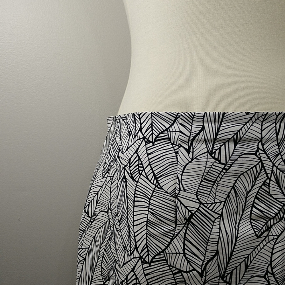 Skirt: Saint Tropez West Pencil Skirt with Leaves